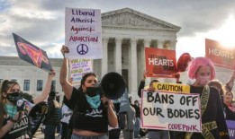 德克萨斯州一名妇女起诉因堕胎指控她谋杀的检察官