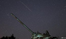 图片：英仙座流星雨在全球闪耀