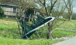 阿拉巴马州恶劣天气：照片和视频显示龙卷风造成的破坏