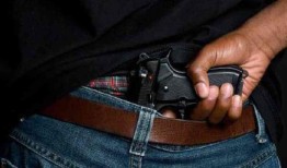 目击者讲述了导致纳库鲁酒吧老板，女服务员被谋杀的可怕时刻