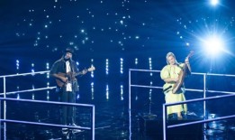 美国好声音选手鲁本·德·梅洛和昆西在战斗回合中登台