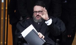 美国逃犯尼古拉斯·罗西从苏格兰被引渡