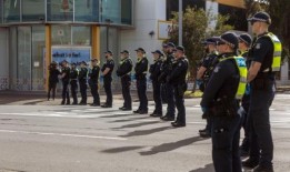 在墨尔本举行的国际防务展上，预计将发生大规模抗议活动，警方给予了特别权力