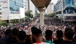 Bangladesh prime minister resigns and flees country as protesters storm palace