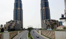 豪华轿车、出租车、公共汽车禁止在高速公路上使用左车道