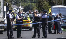 英国警方：两名儿童在“凶猛”的刀袭中死亡，更多儿童受重伤