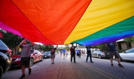 阿拉巴马州限制国旗展示的立法怎么会禁止LGBTQ彩虹旗