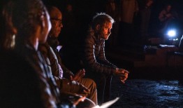 哈里王子在莱索托慈善之旅的篝火演讲中呼吁“高层人士开始倾听”