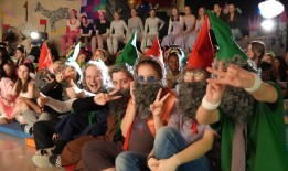 肮脏的星期四，在麦特弗拉德-卡什，五彩缤纷的熙熙攘攘