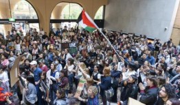 穆斯林领导人透露，艾博年说，承认巴勒斯坦是第一任期的“优先事项”