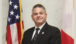 汉斯维尔市长肯尼斯·奈尔在卡尔曼县被起诉涉嫌利用职权谋取私利