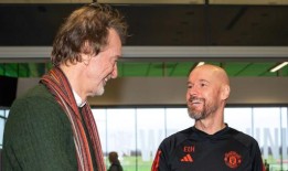 埃里克·哈格在公开场合发现曼联的命运，吉姆·拉特克利夫爵士说