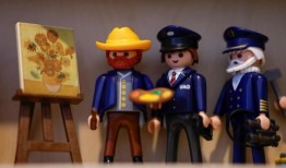 这家受到危机打击的德国玩具制造商在其50岁生日之际寄望于泰勒的“斯威夫特式”提振