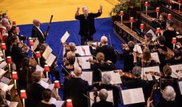 81岁的逍遥音乐会指挥，曾是一名歌手，他不会重返工作岗位