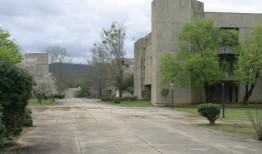 阿拉巴马州冷战时期的“星际飞船”军营可以卖给你，只要150万美元