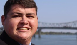 迪凯特市议员亨特·佩珀：“烦人的”史蒂夫·珀金斯抗议者，父母养育他们的方式是错误的