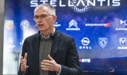 陷入困境的吉普和公羊制造商斯特兰提斯正在寻找新的首席执行官