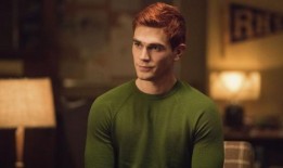 Riverdale明星将登上《崇高传记片》的头条