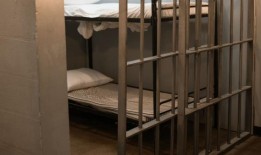 阿拉巴马县监狱的犯人被发现死在牢房里