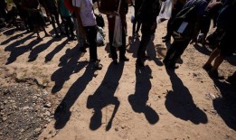 纽约州州长Hochul前往华盛顿呼吁“加强边境”，并将危机归咎于联邦政府