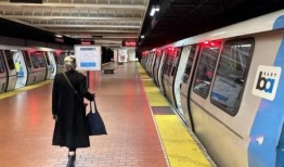 旧金山，一名无家可归的男子将年老的菲尔-阿姆推入通勤列车后死亡