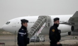 随着人口贩卖调查的结束，276名前往尼加拉瓜的印度人自周四返回家园以来一直滞留在法国农村机场