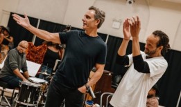 萨文·格洛弗和托尼·高德温是如何创造一个新的乔伊的