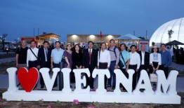 越南为2023年世博会多哈馆揭幕