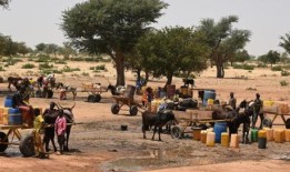 对布基纳法索平民的袭击迫使数千人进入邻国尼日尔