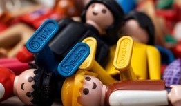 这家受到危机打击的德国玩具制造商在其50岁生日之际寄望于泰勒的“斯威夫特式”提振