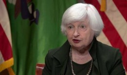 随身摄像头拍摄的视频显示，新泽西州一名警察用心肺复苏术戏剧性地拯救了一名新生儿