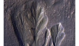 火星冰层下可能存在生命吗？研究提出可能性