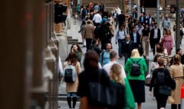 澳大利亚工人在返回办公室之前要求提高工资