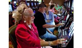 鲍威尔作证前股市出现分歧