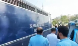 几人因伊斯兰祈祷团违反第144条而被捕，巴基斯坦正义运动党取消了在伊斯兰堡的抗议活动