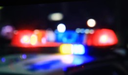 阿拉巴马州一名男子涉嫌强迫性侵犯，绑架受害者在教堂台阶上“嫁”给他