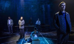 评论：评论家如何评价百老汇以外的腐败？