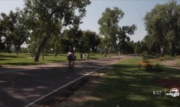 科罗拉多斯普林斯城堡购物中心的小贩中枪，受重伤