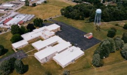 特朗普枪手的简易炸弹使用了无线电控制系统：报告