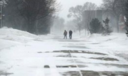 观看另一场暴风雪袭击威斯康星州南部的实时交通状况