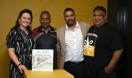 AFL明星的书，帮助孩子应对父母在监狱里