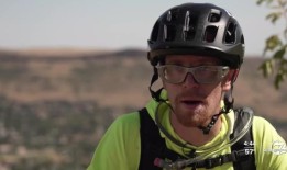 周六早些时候，火车和卡车在博尔德相撞，没有人员伤亡报告