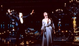 百老汇歌剧《歌剧魅影》的电影版现在可以在纽约公共图书馆观看