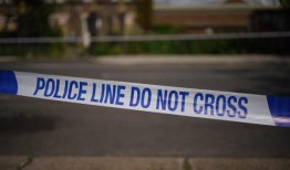 默西塞德郡一名男子被枪杀，第12人被捕