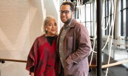 导演菲利西亚·拉沙德和剧作家布兰登·雅各布斯-詹金斯凭借《家庭与目的》获奖