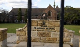 诺克斯文法老师被控猥亵儿童罪