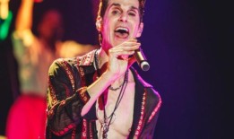 佩里·法瑞尔在简的毒瘾争吵后为“不可原谅的行为”道歉