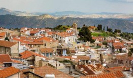 一名英国妇女说，她在塞浦路斯被绑架后被以色列人轮奸