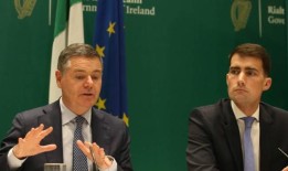 政府驾着马车通过它的开支规定