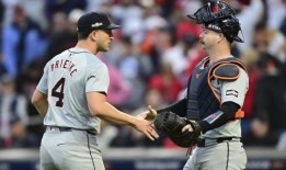 莱克将边境问题归咎于加勒戈，他誓言在亚利桑那州参议院辩论中保护堕胎权利